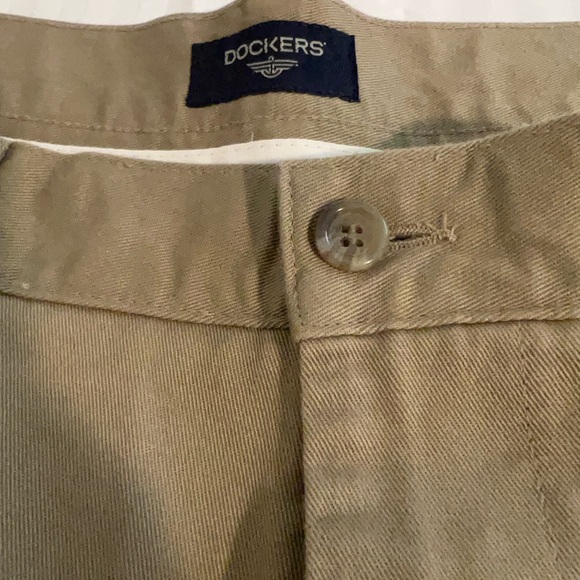 Dockers Khakis Sz 40 - Picture 2 of 3